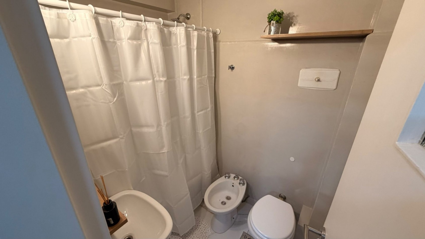 Venta 2 ambientes al contrafrente reciclado zona centro 