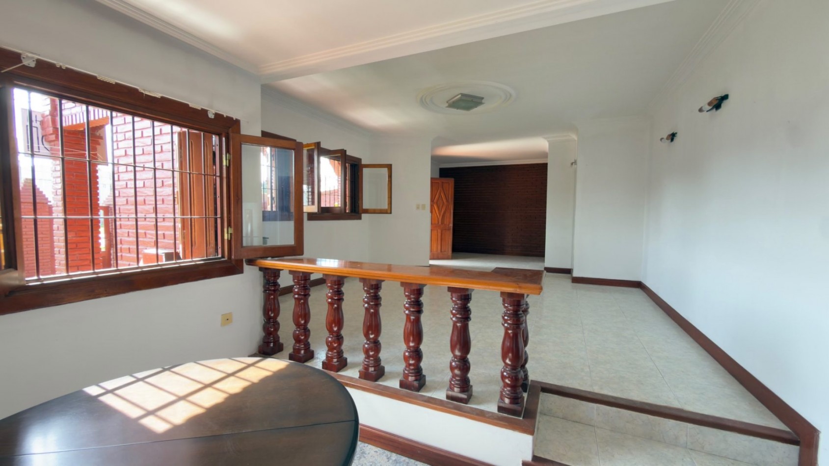 Casa 3 Ambientes en Venta en Lopez de Gomara - 2 Dormitorios, 2 Cocheras y Parrilla