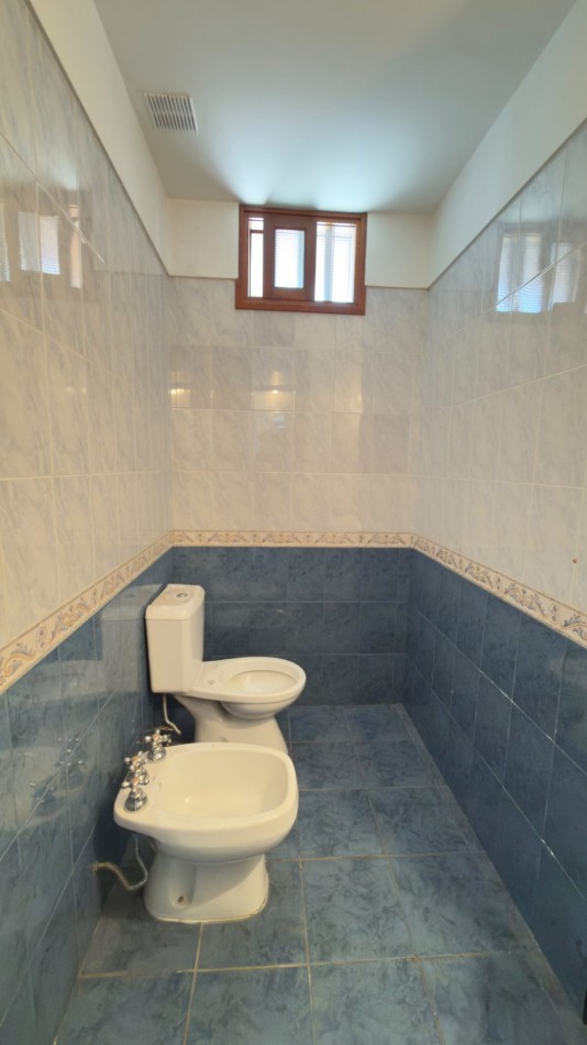 Casa 3 Ambientes en Venta en Lopez de Gomara - 2 Dormitorios, 2 Cocheras y Parrilla