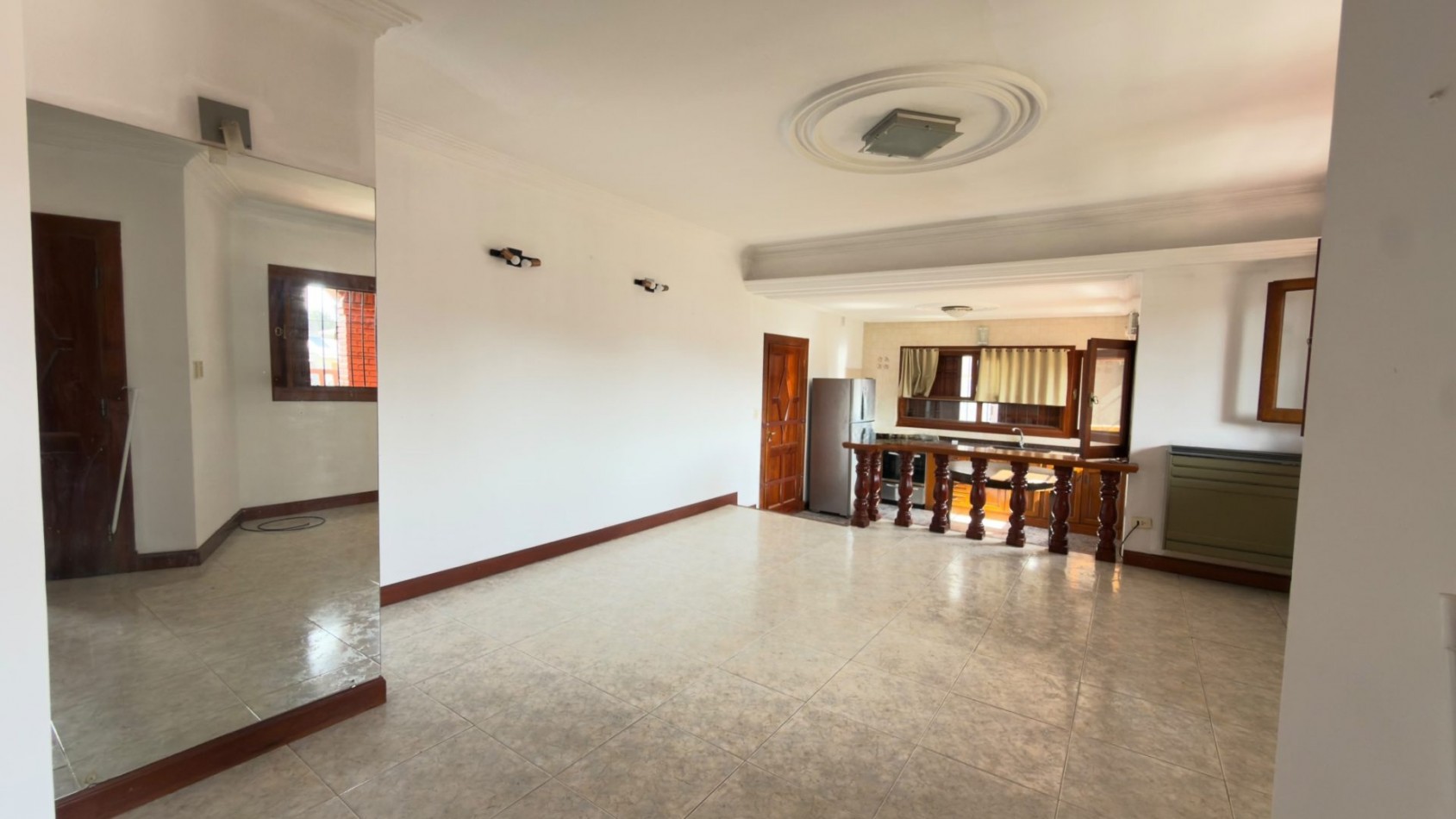 Casa 3 Ambientes en Venta en Lopez de Gomara - 2 Dormitorios, 2 Cocheras y Parrilla