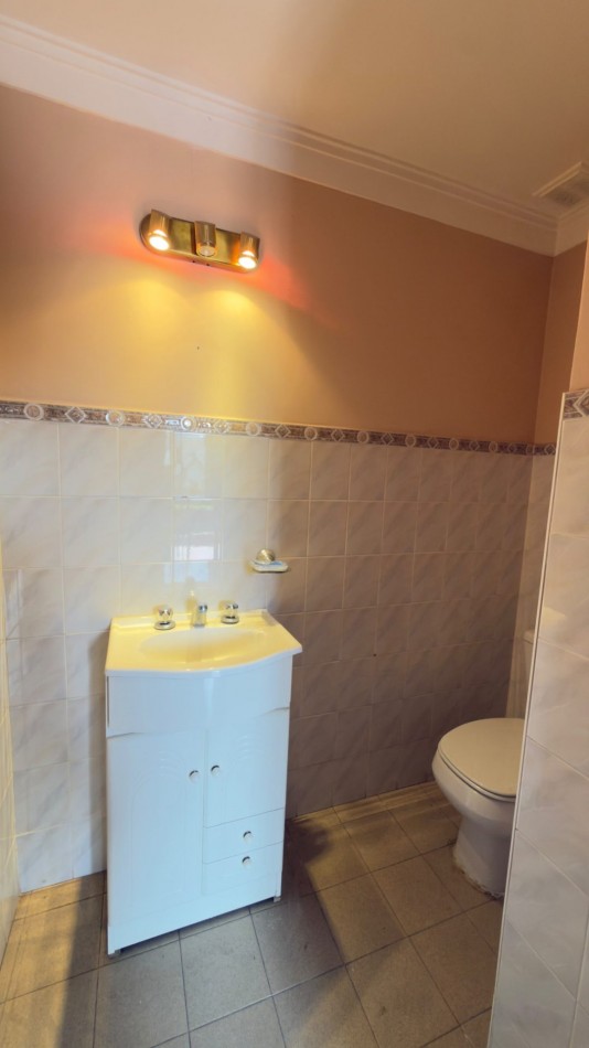 Casa 3 Ambientes en Venta en Lopez de Gomara - 2 Dormitorios, 2 Cocheras y Parrilla