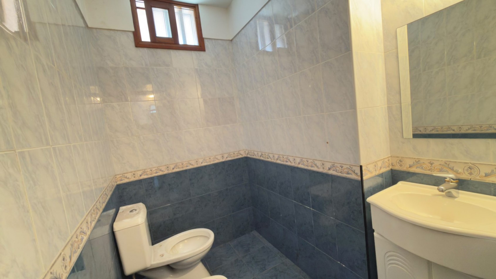 Casa 3 Ambientes en Venta en Lopez de Gomara - 2 Dormitorios, 2 Cocheras y Parrilla