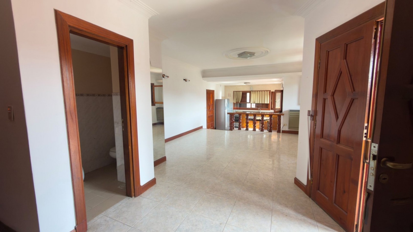 Casa 3 Ambientes en Venta en Lopez de Gomara - 2 Dormitorios, 2 Cocheras y Parrilla