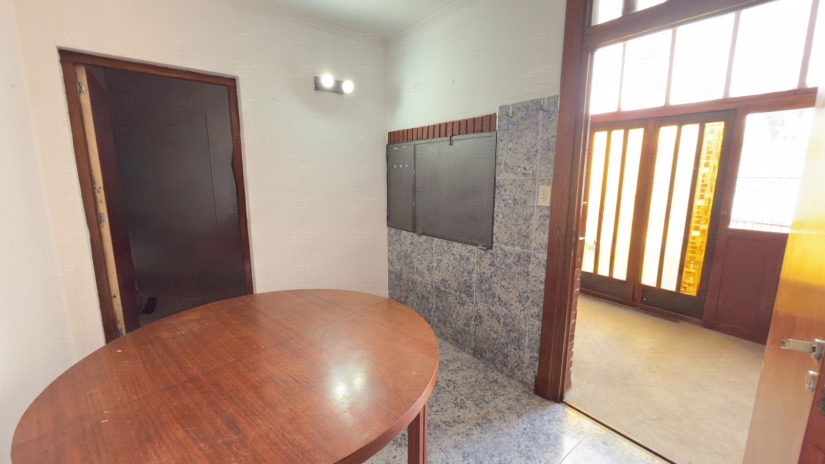 Casa 3 Ambientes en Venta en Lopez de Gomara - 2 Dormitorios, 2 Cocheras y Parrilla