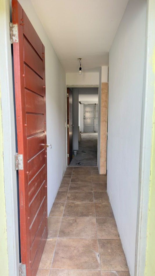 Casa 4 Ambientes en Venta en Lopez de Gomara - 3 Dormitorios, 2 Cocheras y Jardin