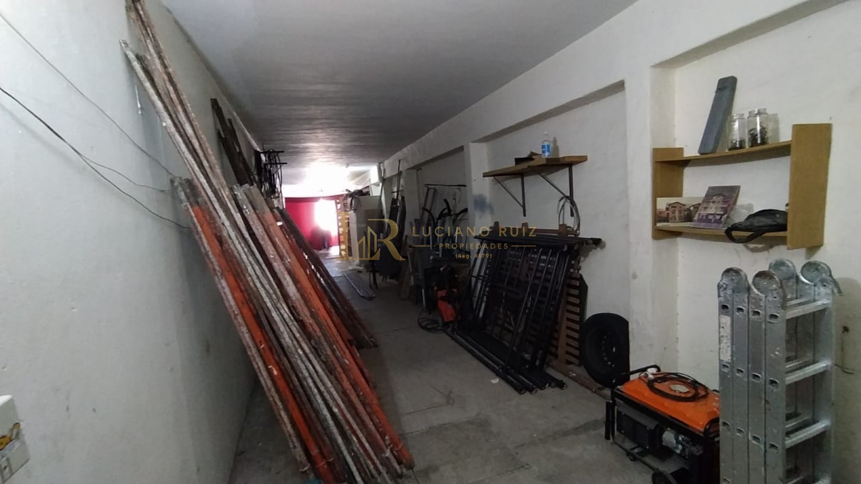 VENTA DEPOSITO EN VILLA PRIMERA 