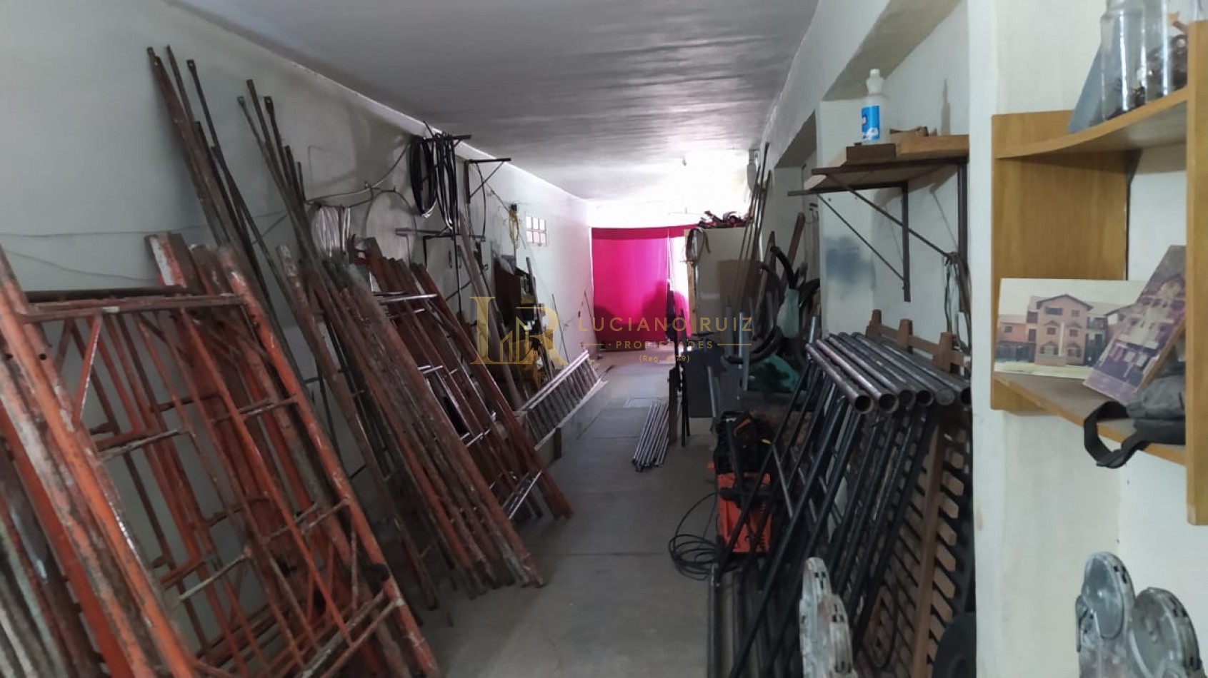 VENTA DEPOSITO EN VILLA PRIMERA 