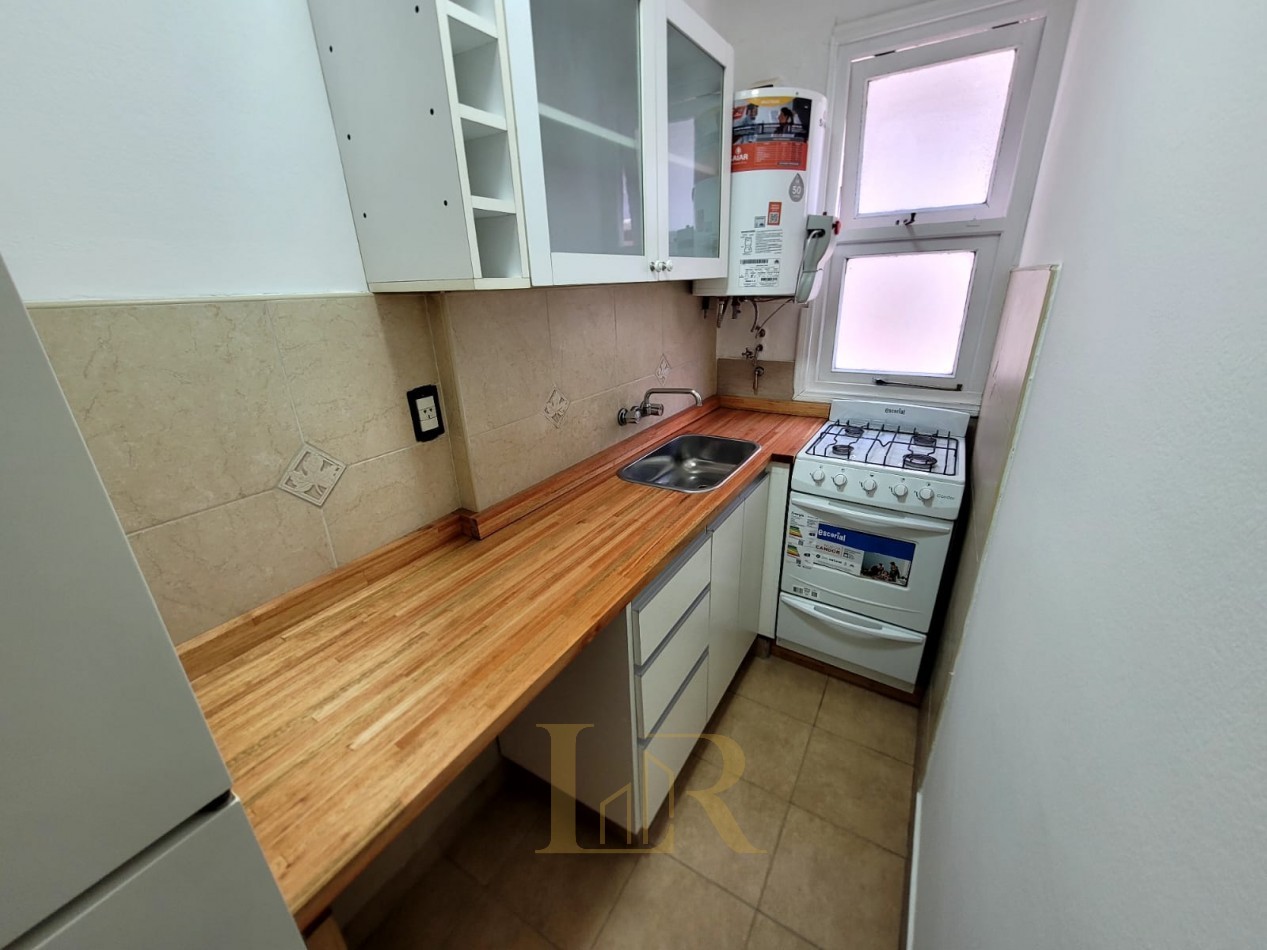 Venta mono-ambiente al frente plaza Colon 