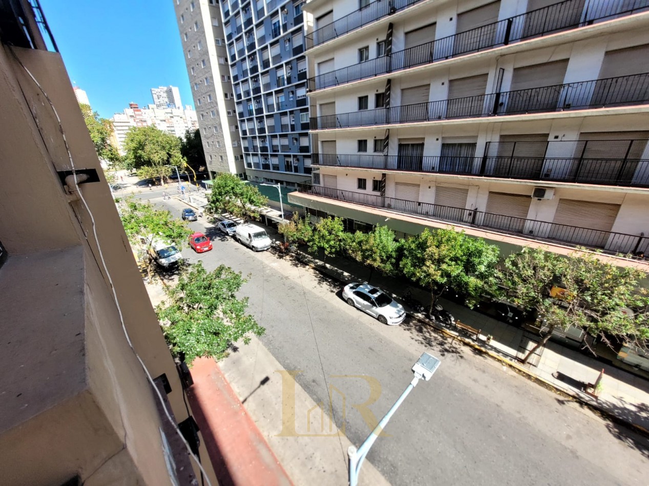 Venta mono-ambiente al frente plaza Colon 
