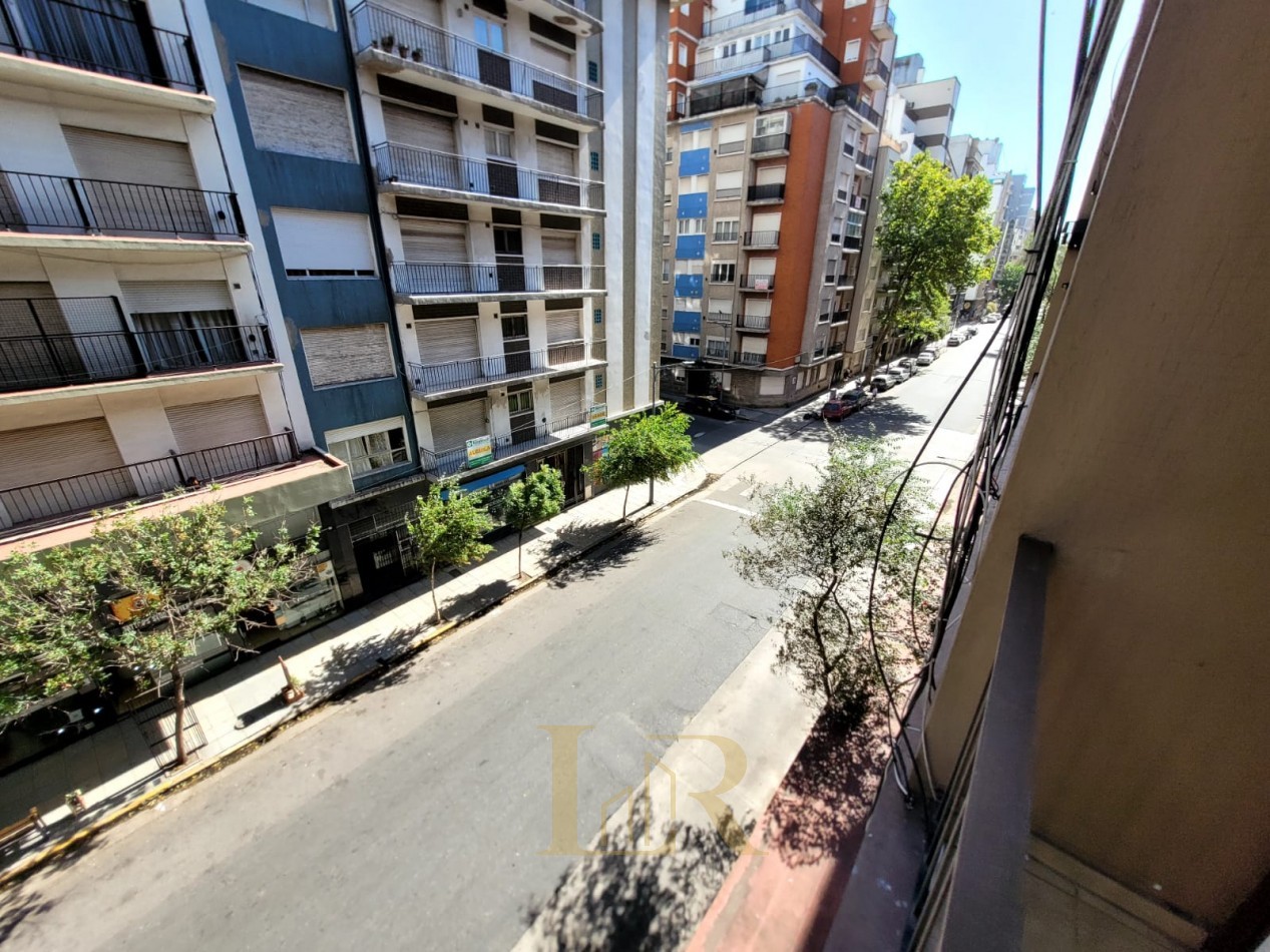 Venta mono-ambiente al frente plaza Colon 
