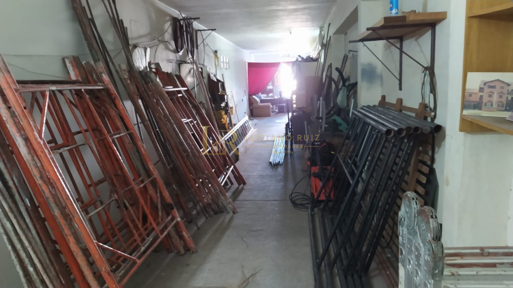 VENTA DEPOSITO EN VILLA PRIMERA 