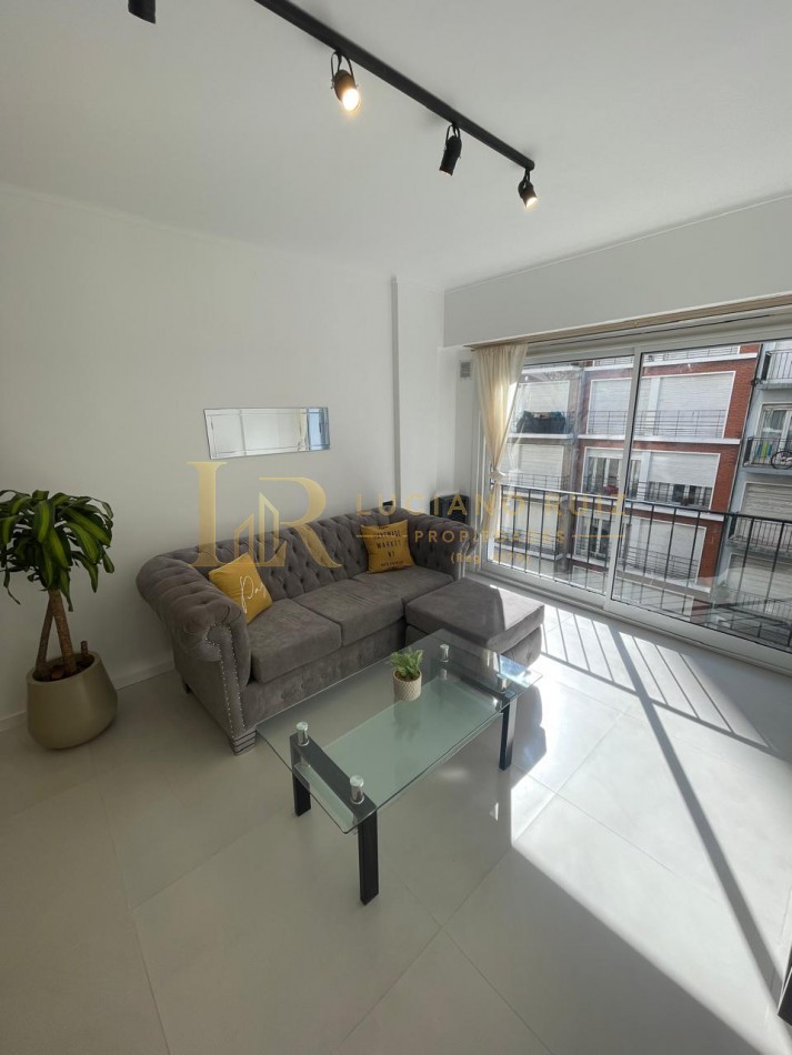 Venta 2 ambientes a la calle balcon frances 