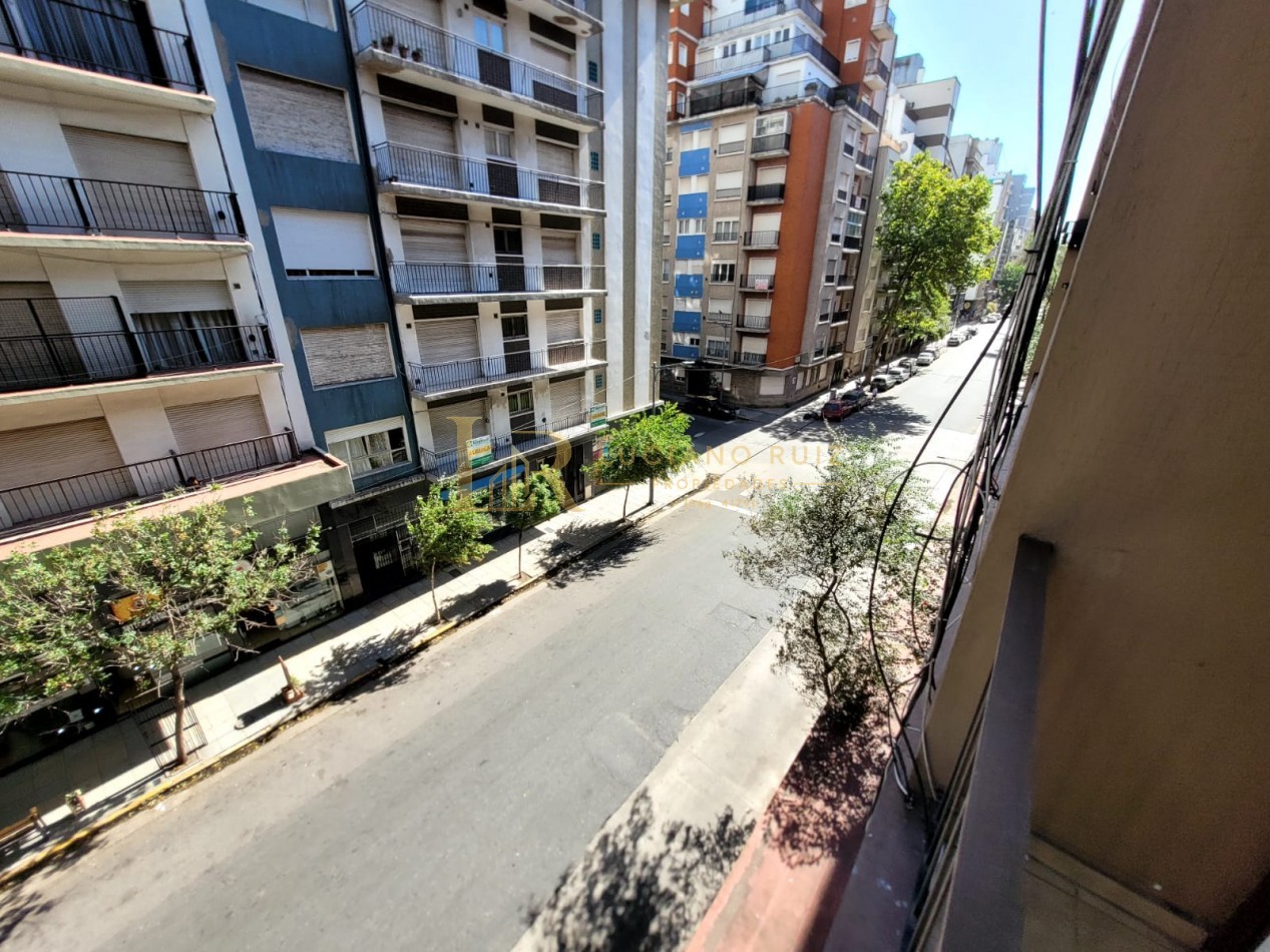 Venta mono-ambiente al frente plaza Colon 