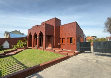 Casa 3 Ambientes en Venta en Lopez de Gomara - 2 Dormitorios, 2 Cocheras y Parrilla