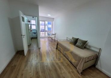 Venta mono-ambiente al frente plaza Colon 